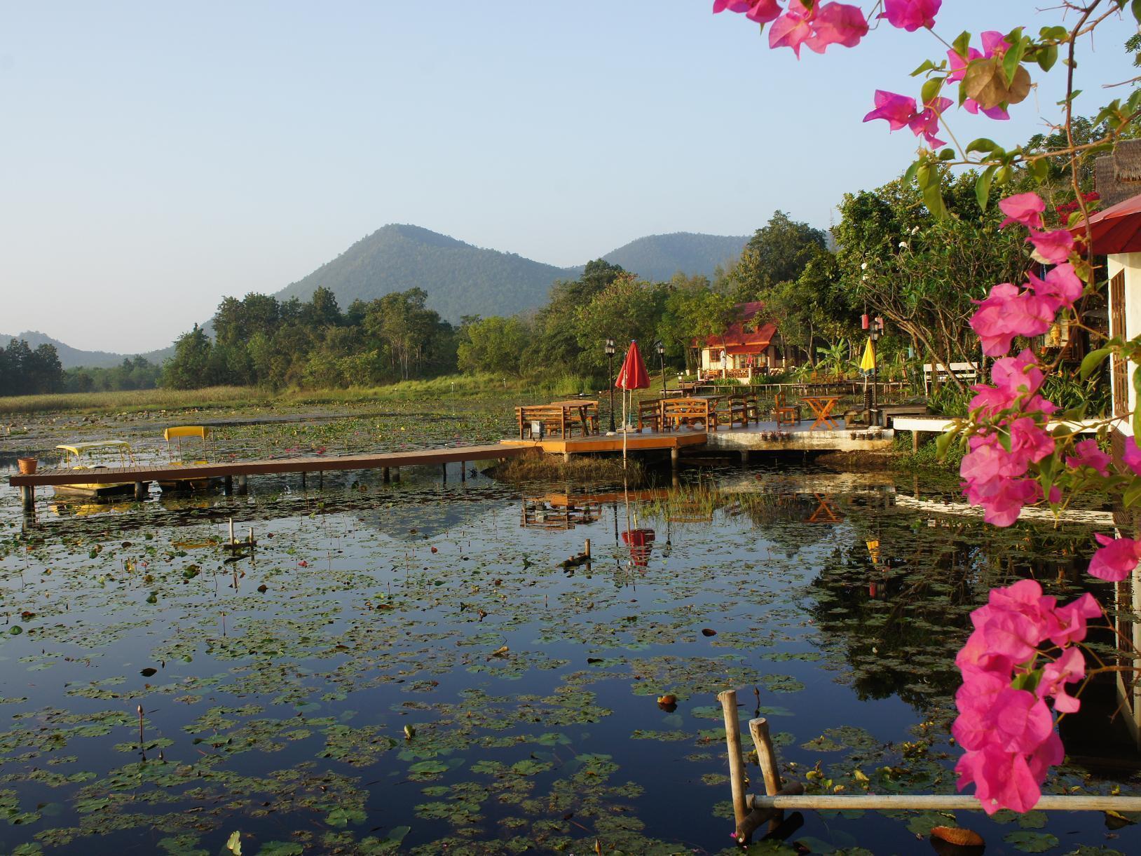 Golden Lake View Boutique Resort Kanchanaburi Exterior photo