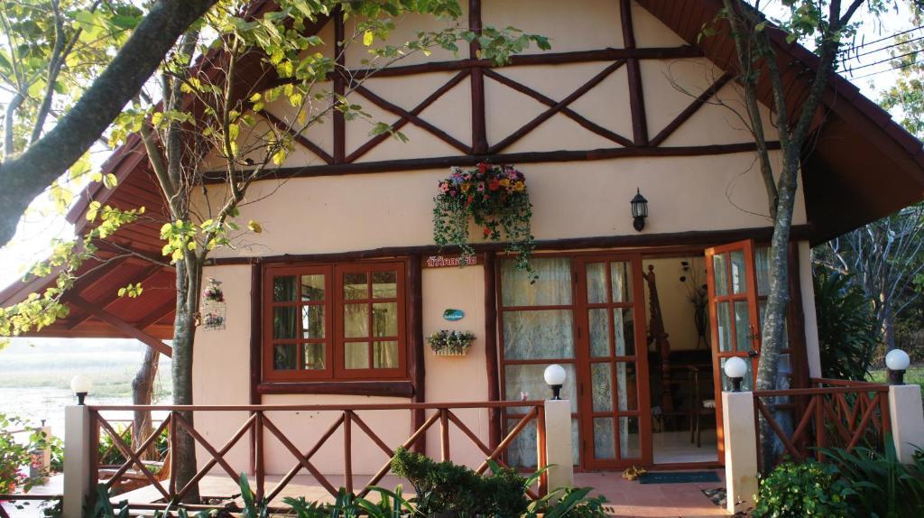 Golden Lake View Boutique Resort Kanchanaburi Exterior photo