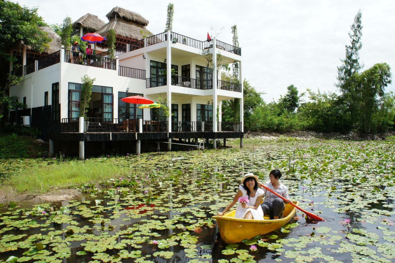 Golden Lake View Boutique Resort Kanchanaburi Exterior photo